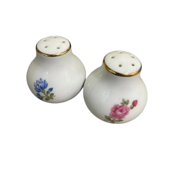 Vintage Bulb Shape Floral Pattern Dining Salt and Pepper Shakers - Picture 4 of 5
